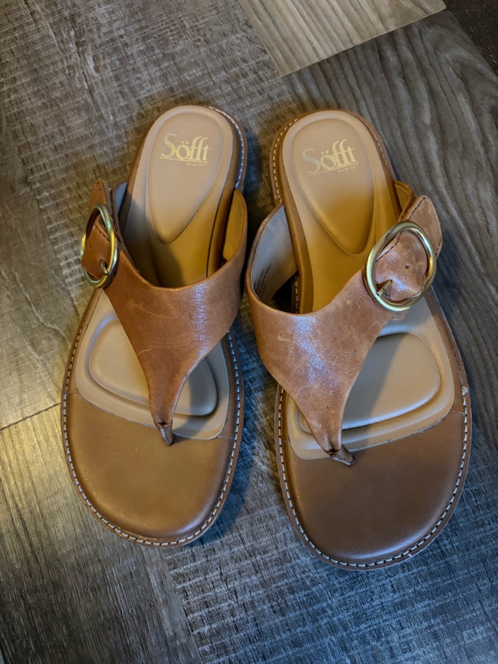 Sofft Chestnut Leather Thong Sandals with Gold Buckle - Picture 2 of 5